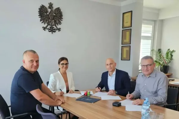 Ulica Topolowa w Suchedniowie z nową nawierzchnią – umowa podpisana