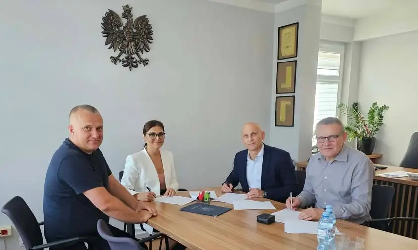 Ulica Topolowa w Suchedniowie z nową nawierzchnią – umowa podpisana