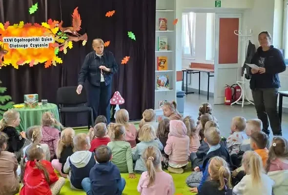 Dzień Głośnego Czytania w Łącznej: leśne opowieści i jesienne jeżyki