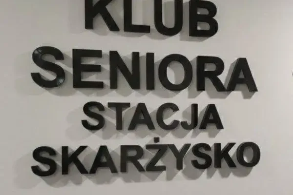 Seniorzy z Klubu Stacja zwiedzili Warszawę dzięki akcji „Podróż za Dychę”