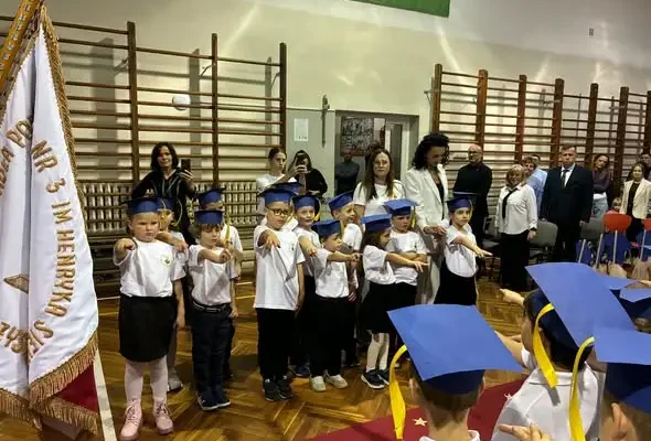 Gala Gwiazd w SP3: Pierwszoklasiści ze Skarżyska-Kamiennej oficjalnie pasowani na uczniów