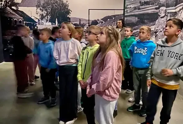 Klasa 2a odkrywała legendy świętokrzyskie w Parku Legend w Nowej Słupi
